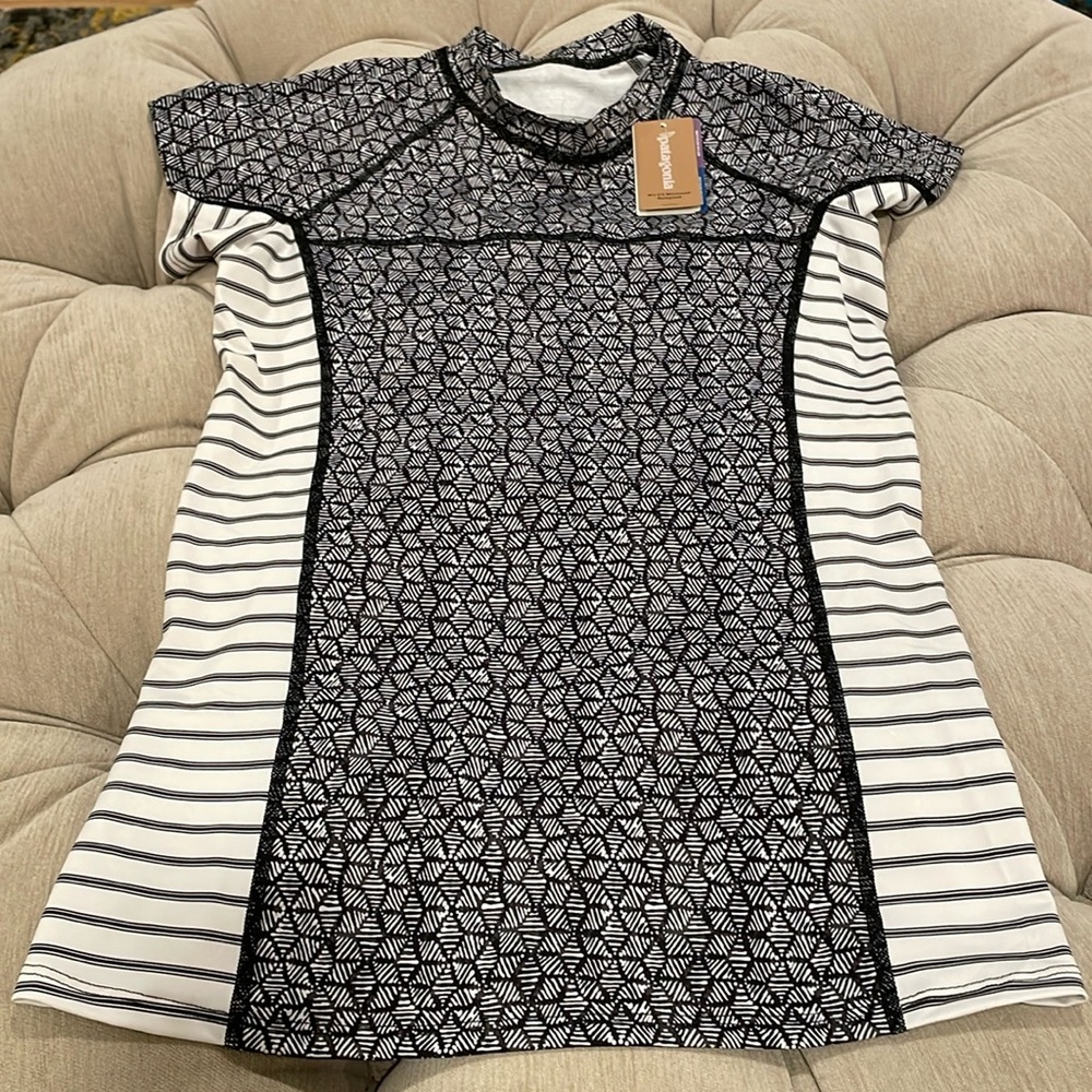 Patagonia microswell rashguard size small new with tags